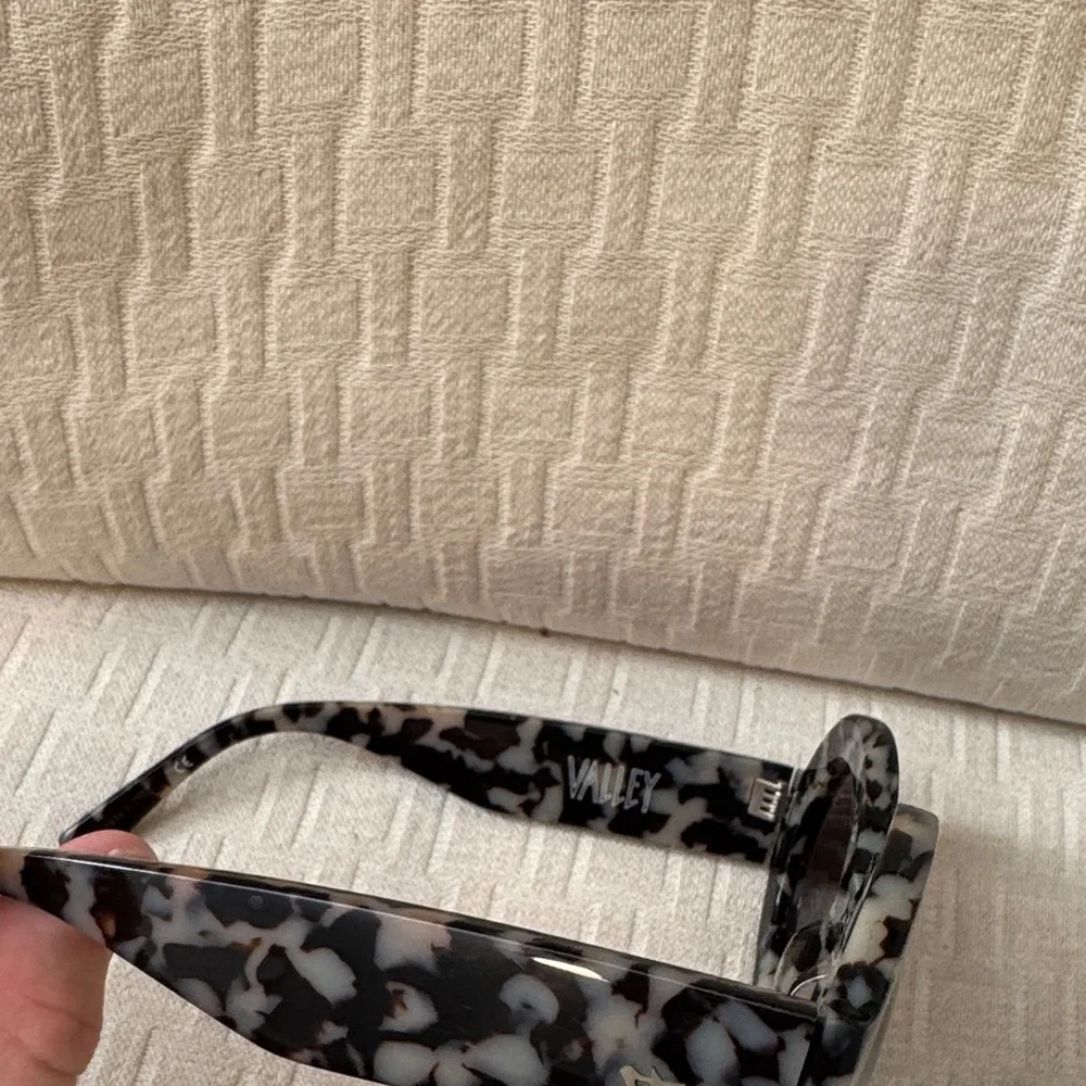 Valley Eyewear “Scapula” Black and White Tortoiseshell Round Sunglasses